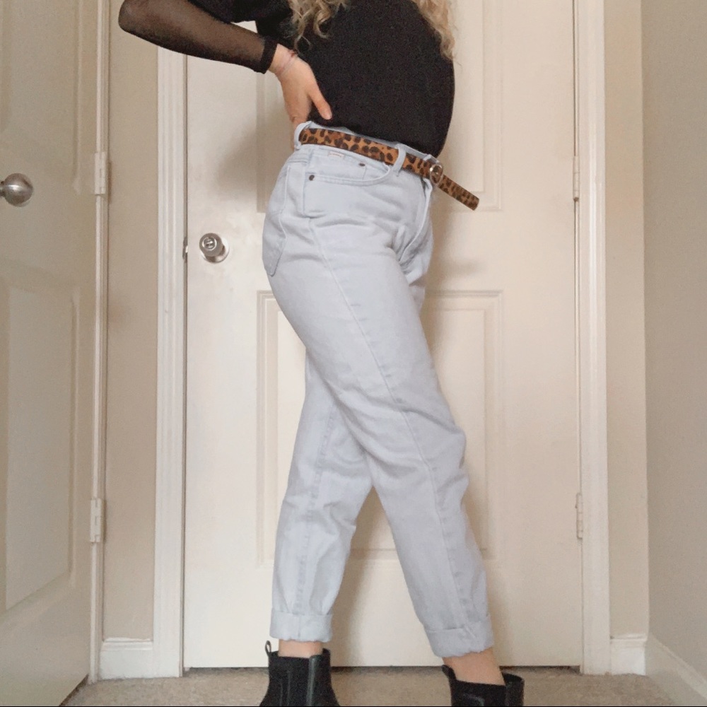 Mom Jeans!! 🦋 - Picture 3 of 4